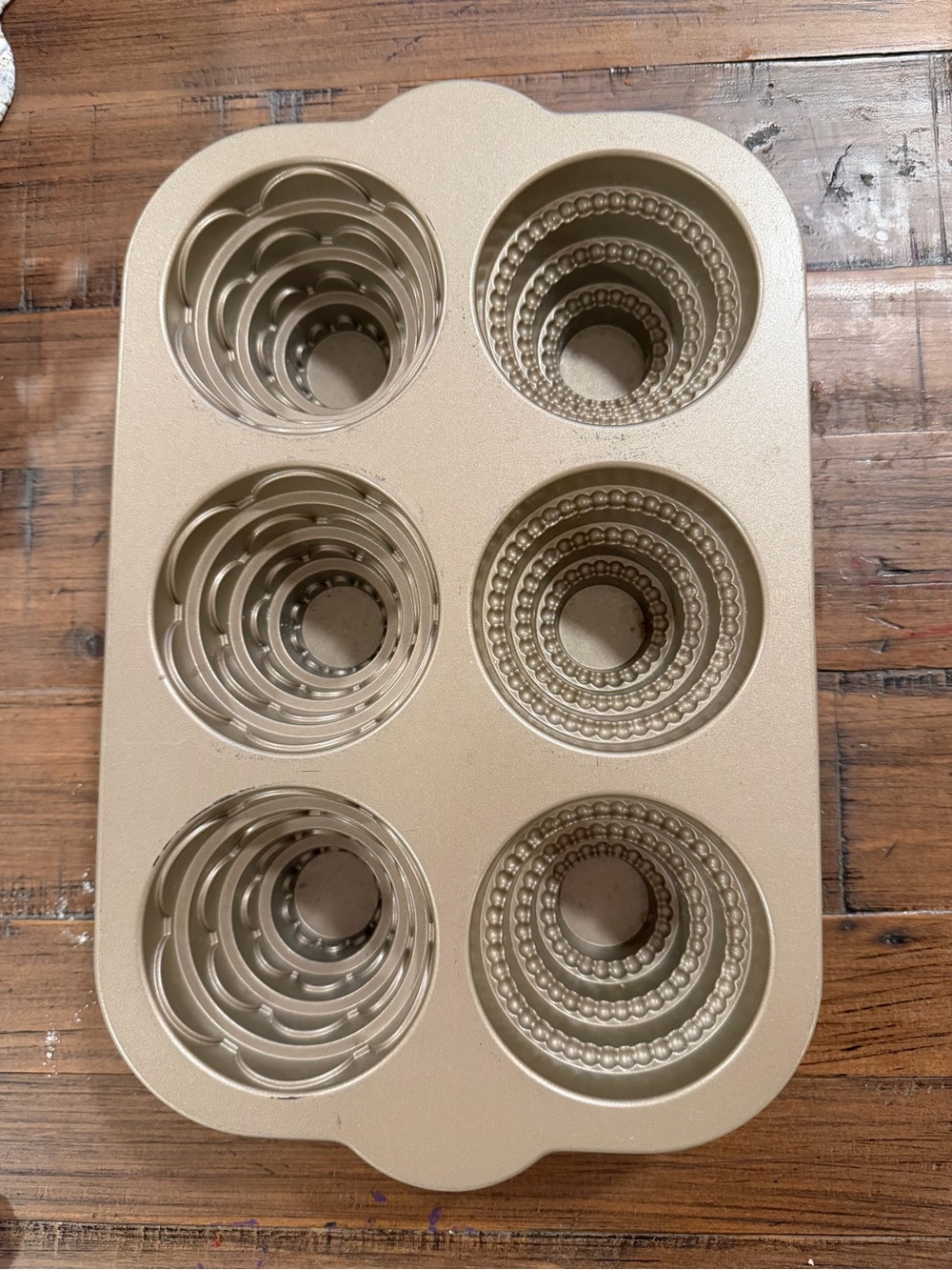 Nordic Ware Mini tiered cakelet pan - Picture 7 of 7